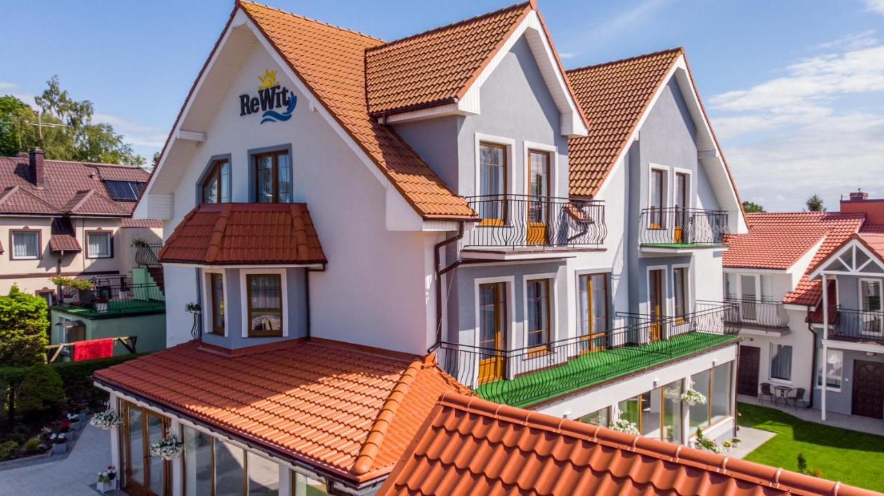 Rewit Dom Goscinny Z Podgrzewanym Basenem Rewal Exteriör bild
